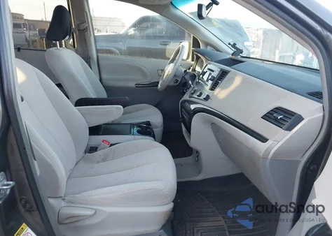 2012 Toyota Sienna Le V6 7 Passenger Auto Access Seat/Le V6 8 Passenger из США, поврежденный, VIN 5TDKK3DC8CS240083